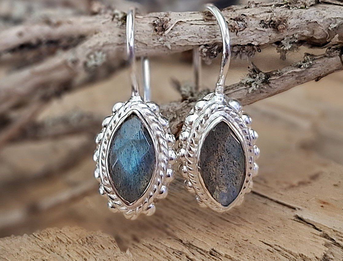 Orecchini pendenti & Orecchini a lobo: NAOMI - Labradorit - Sterling Silber hellgrau – Nuovo e nell'imballaggio originale da Mühlethal venduto da nicita-modeschmuck