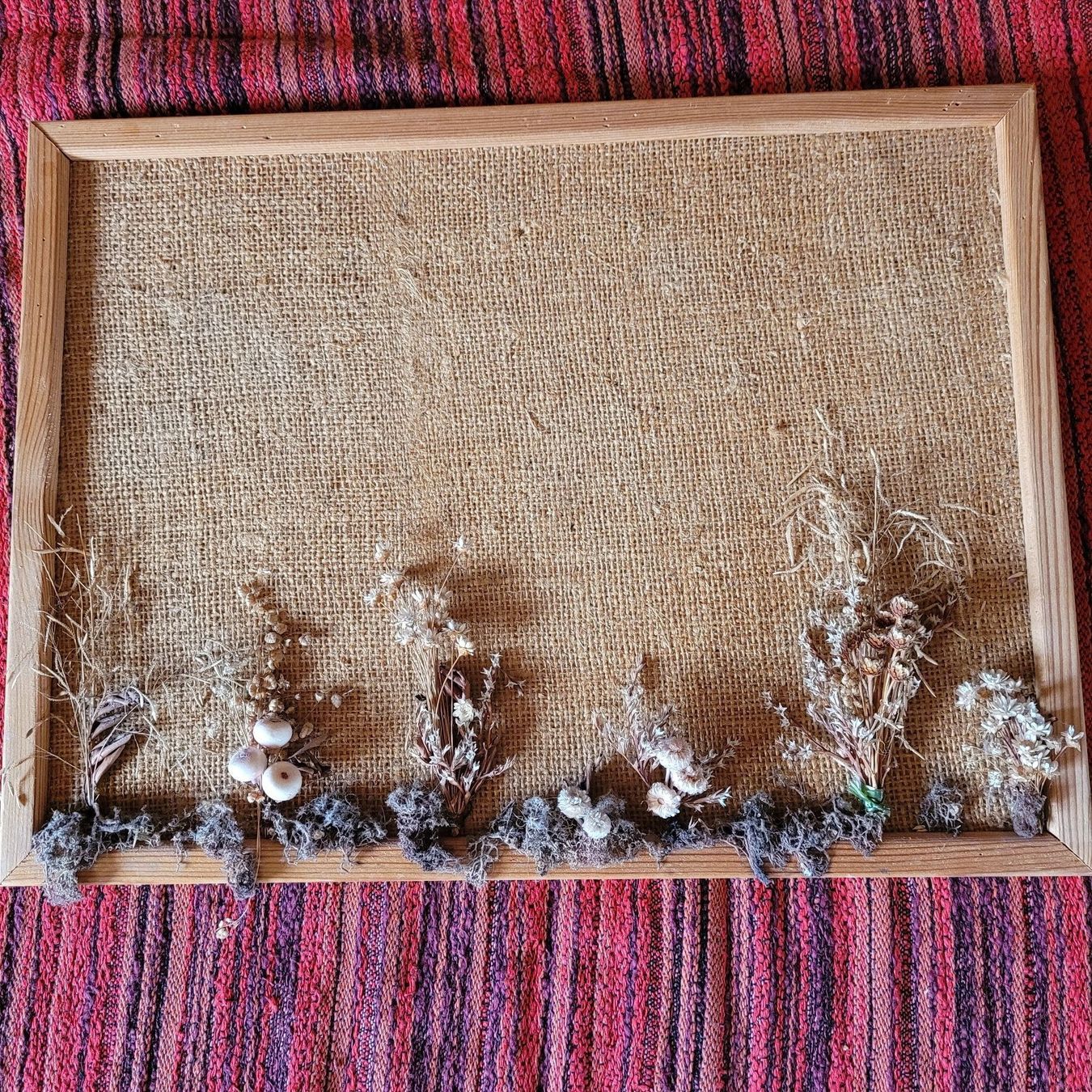 Alle Dekorationen: Pinwand mit Trockenblumen – Gebraucht aus Hondrich von Ebro01