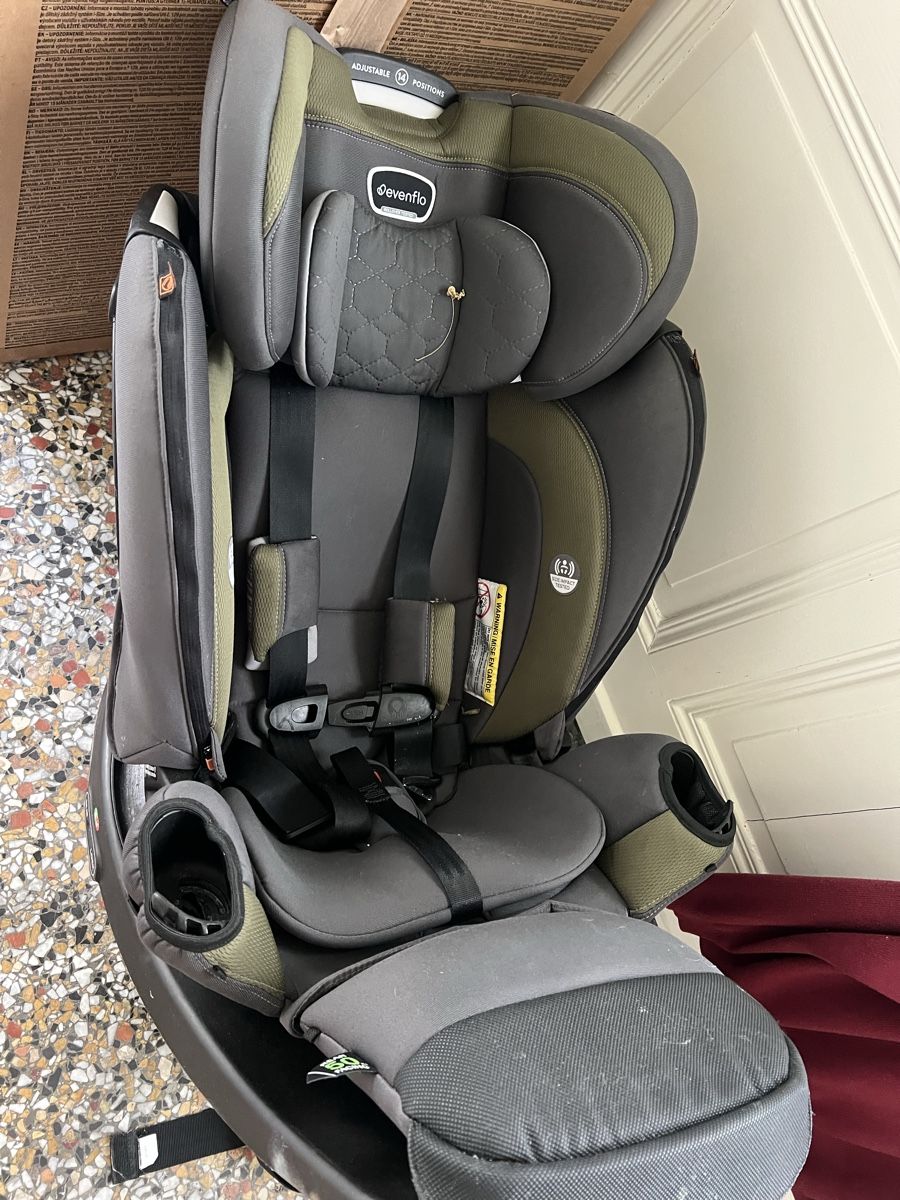 Seggiolini per auto: Evenflo Revolve360 Kindersitz grau 14 Positionen – Usato da Oberägeri venduto da rus_7vhx