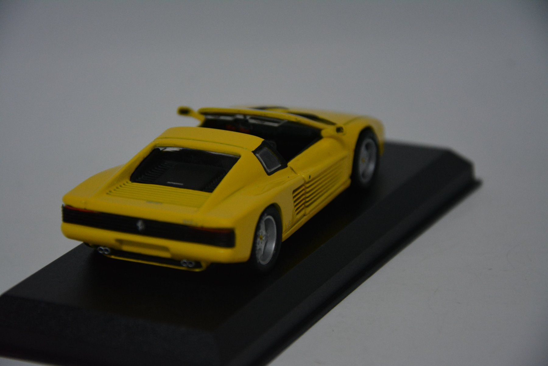 Ferrari 512 TR Spider von Detail Cars in 1/43 (Gebraucht) in Zunzgen für CHF 5 – mit Lieferung auf kaufen