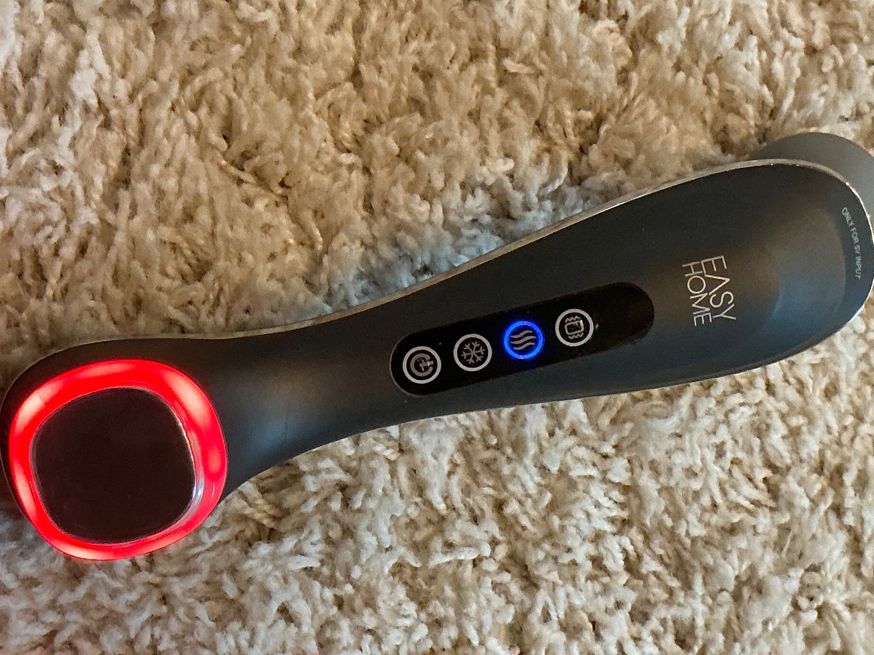 Appareils de massage: Massagegerät mit Wärme- Kühlfunktion – Neuf (Voir description) à Rüfenach AG par dreen87 2