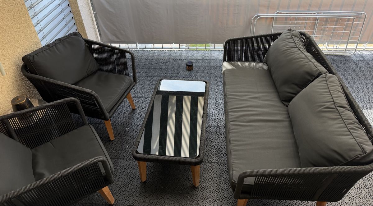 Divani: Gartenmöbel-Set Lounge 2 Sitzer 2 Sessel Tisch  – Usato da Embrach venduto da adizagi