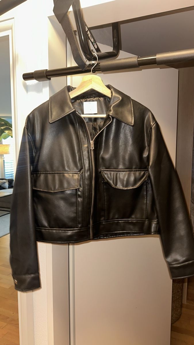 Jacken: Schwarze Kunstlederjacke   – Neu (gemäss Beschreibung) aus Frauenfeld von vjohus 1