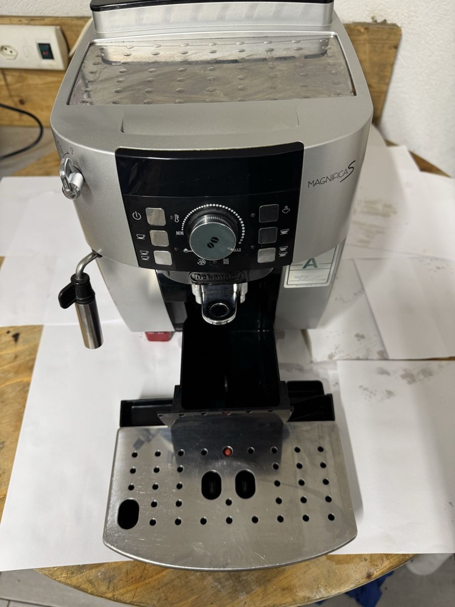 De'Longhi Macchine per caffè & Macchine per espresso: Machine à café Delonghi Magnifica – Usato da Soyhières venduto da Jura22 4