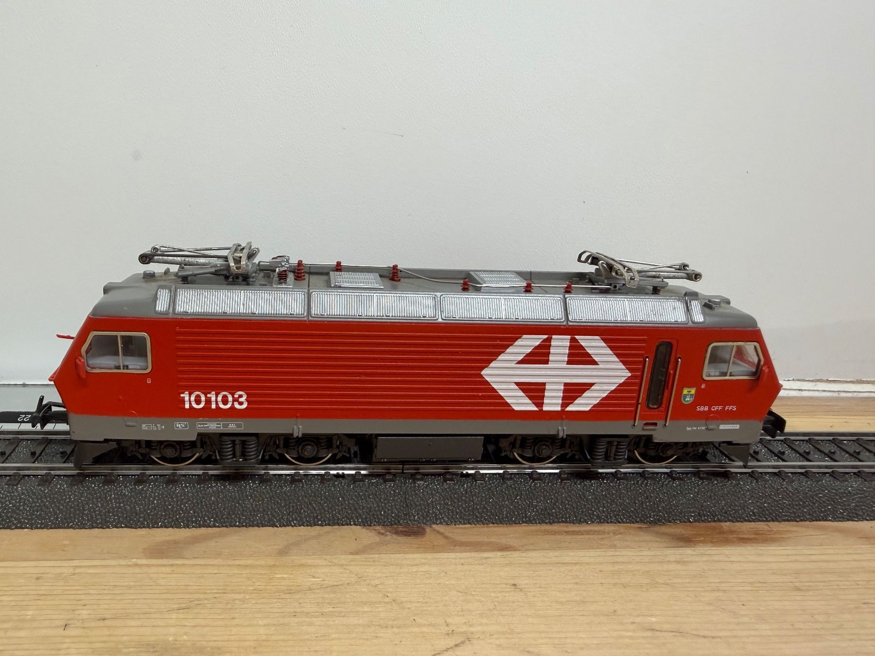 Märklin Modellini di ferrovie: Märklin 3328 E-Lok SBB Re 4/4 IV – Usato da Büsserach venduto da ModellbahnDepot 2