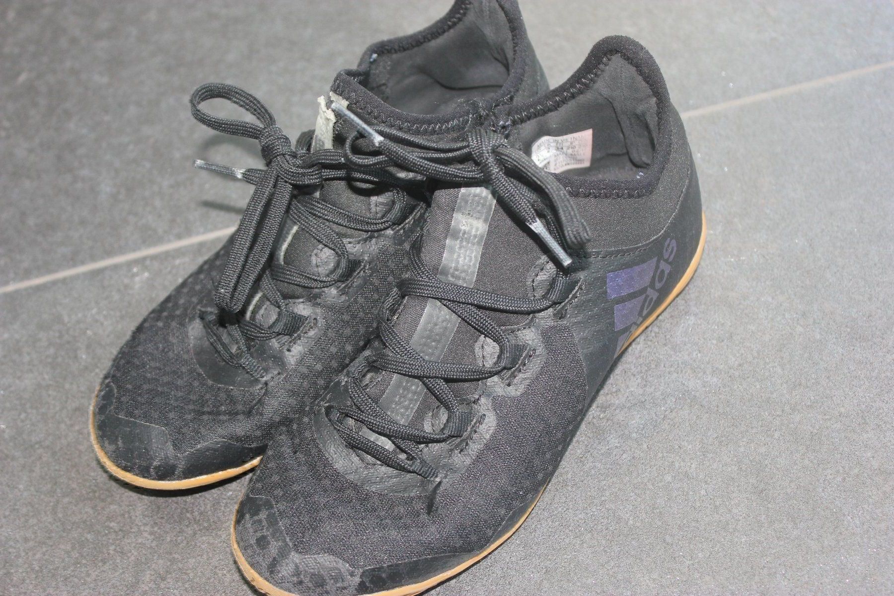 Adidas Schuhe für Jungen: Adidas Hallenschuhe Grösse 34 – Gebraucht aus Pratteln von Miki_