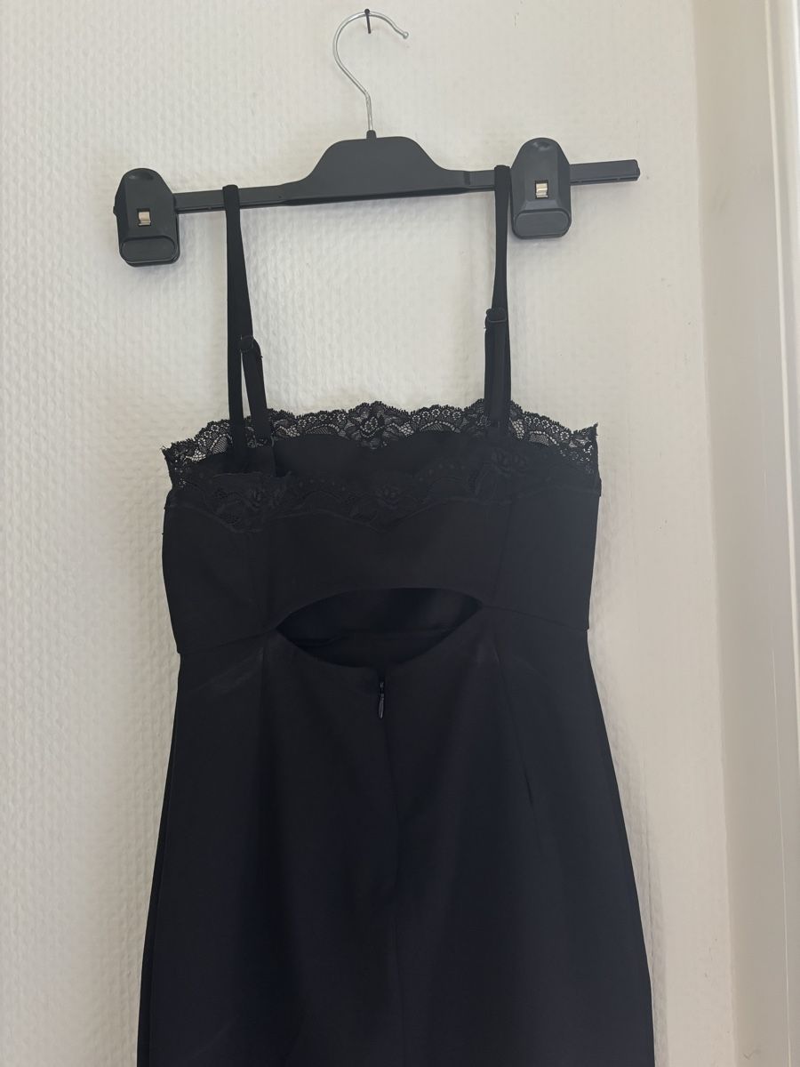 Bershka Robes: Robe noire courte  – D'occasion à Lausanne par shabnam.t 3