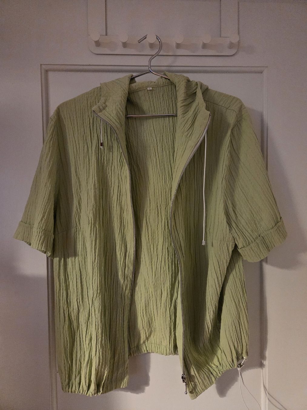 Vestes: Jäckli mit Kapuze – D'occasion à Bern par leloskiosk