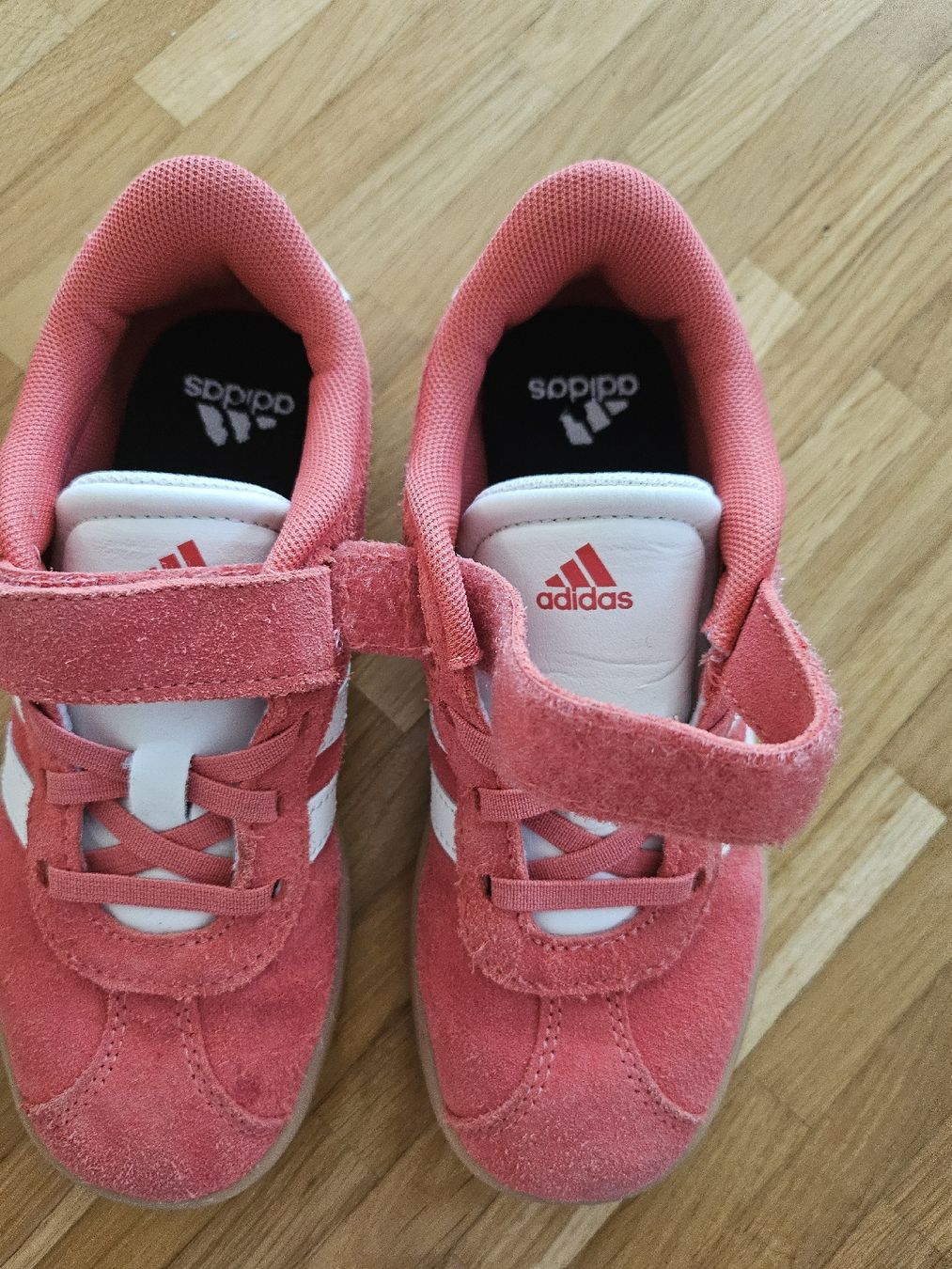 Adidas Herrenschuhe: NEUE Adidas Kinder Turn- oder Hallenschuhe Gr. 30.5 Coralrot – Neu und originalverpackt aus Rapperswil SG von dslemer 7