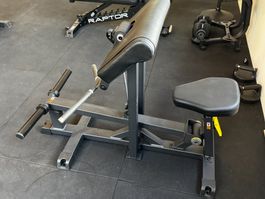 "Biceps Curl" - Fitnessgerät / Kraftstation