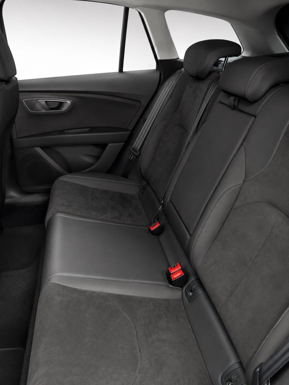 Seat Automobili: Seat Leon ST ab MFK – Usato da Samedan venduto da Mikemikefrei 4