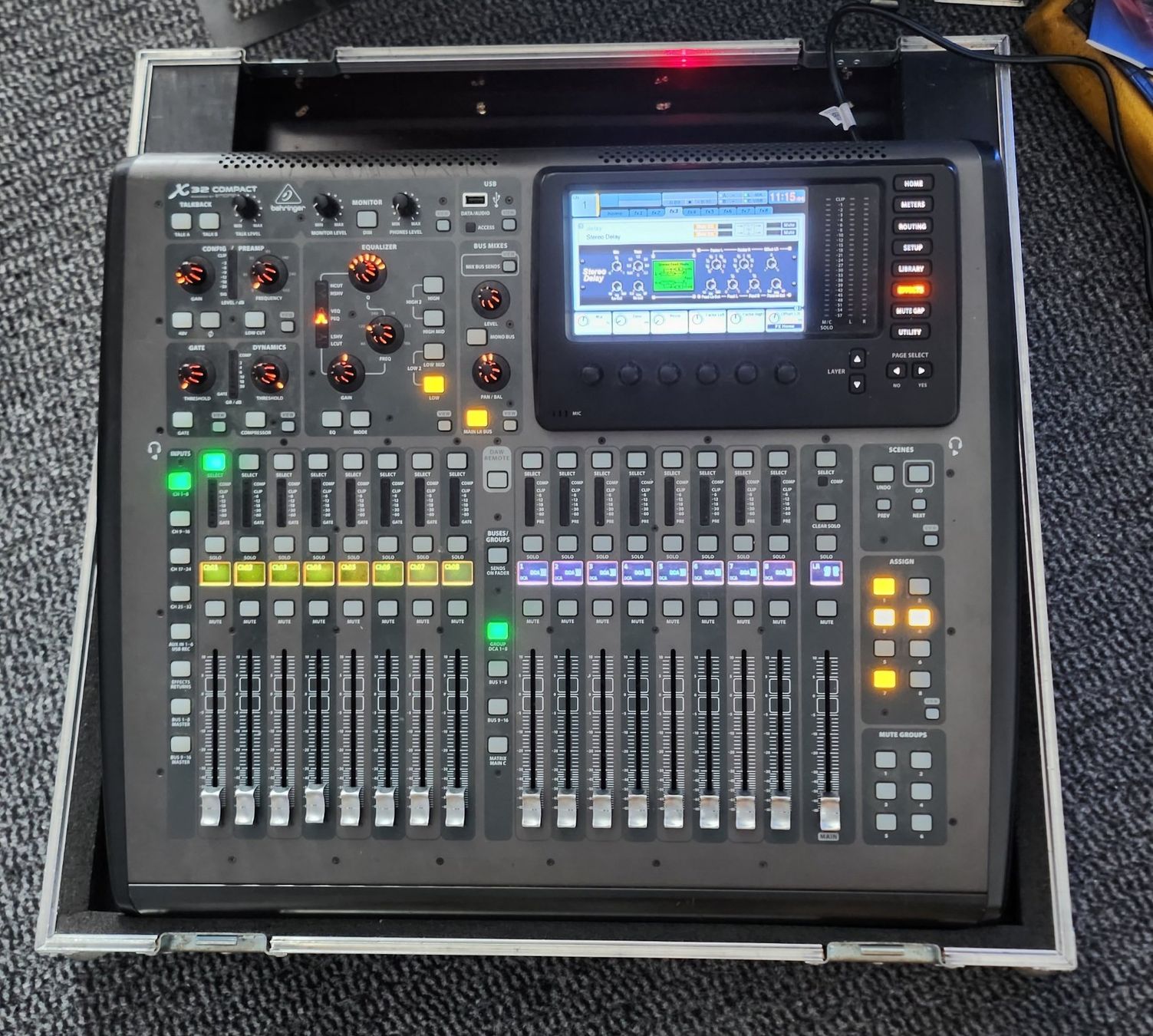Behringer Console di mixaggio: Behringer X32 Compact 16-Kanal Mischpult mit Case – Usato da ettingen venduto da jacki67