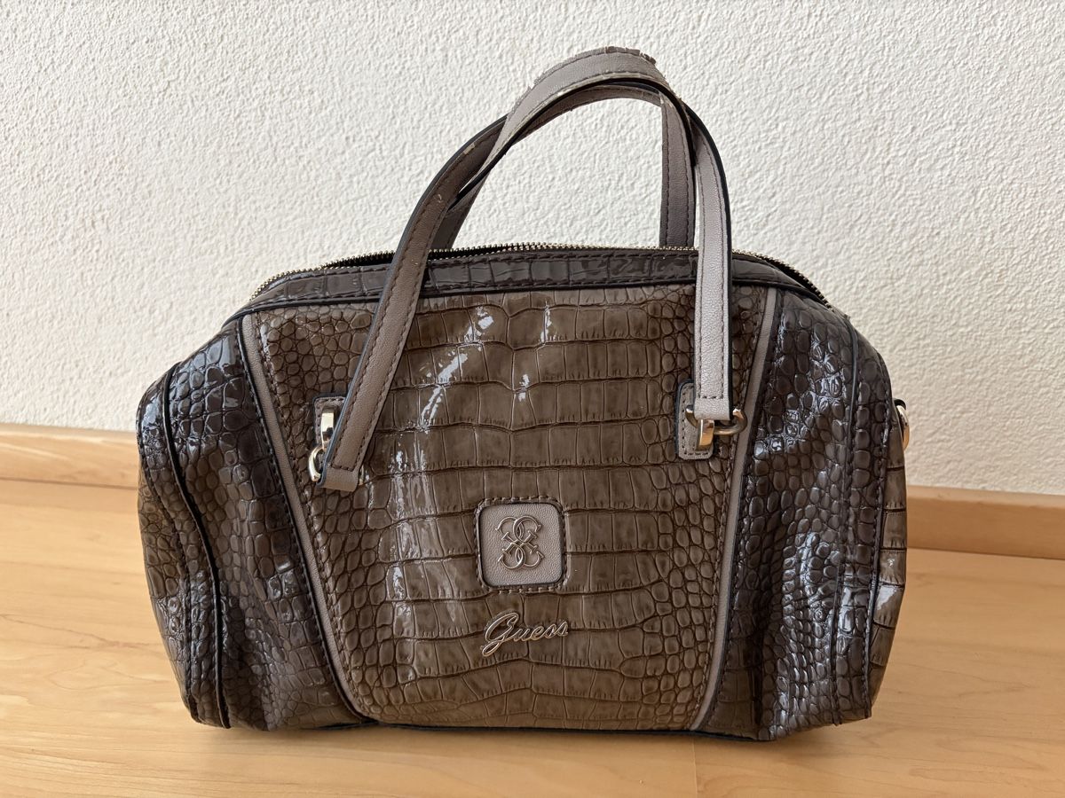 Guess Sacs femmes: Handtasche Guess Krokoprint braun – D'occasion à Chur par weewoo