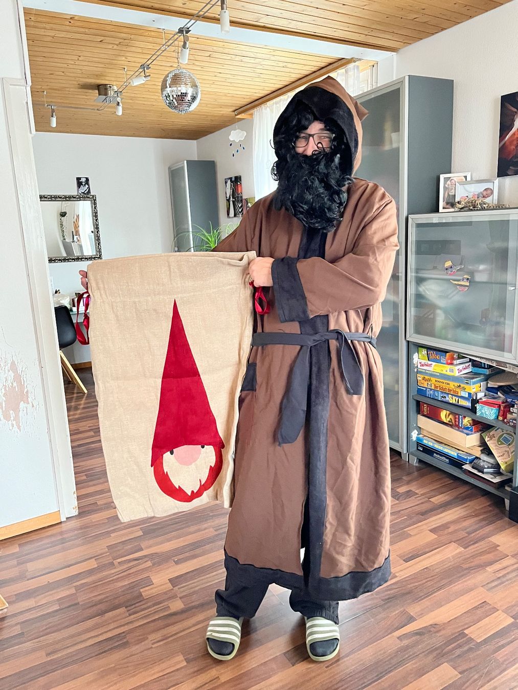 Costumi: Schmutzli-Gewand mit Perücke und Samichlausen-Sack – Nuovo (secondo la descrizione) da Zollikofen venduto da Lukimann 1