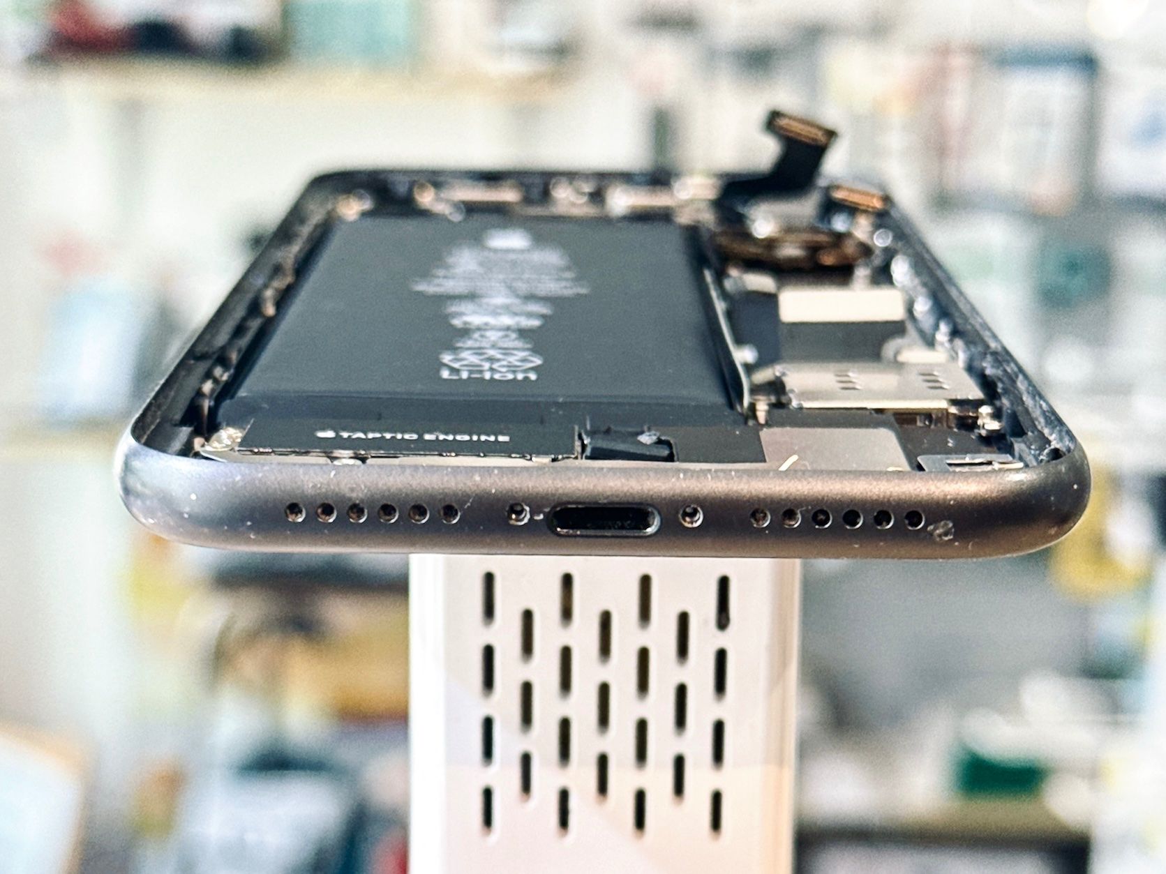 Apple Telefoni cellulari / Smartphones: Châssis iPhone 11 avec composants batterie 84% – Usato da Morges venduto da DA-repa 5