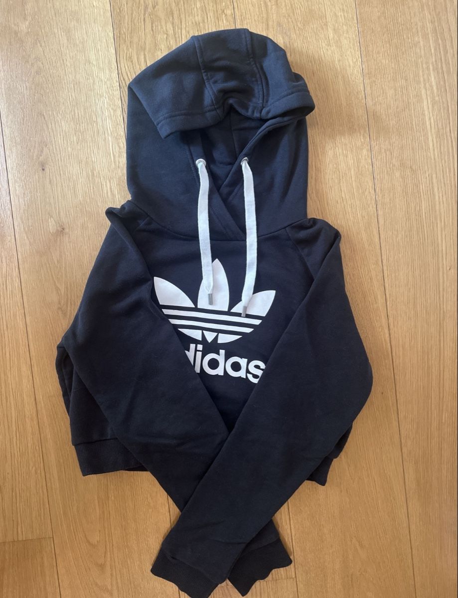 Adidas Pullover & Sweatshirts: Adidas Kapuzenpulli in Schwarz – Neu (gemäss Beschreibung) aus Wettswil von ann_cdf7