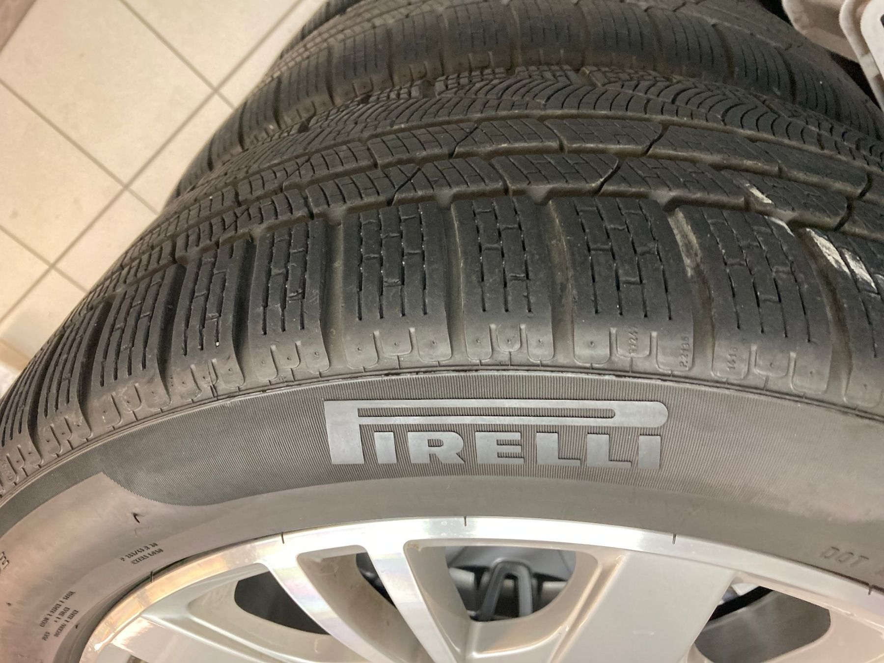 Bentley Pneumatici & Ruote complete: Bentley Continental Winterräder  265/45R20 – Usato da Cham venduto da WB2223 6