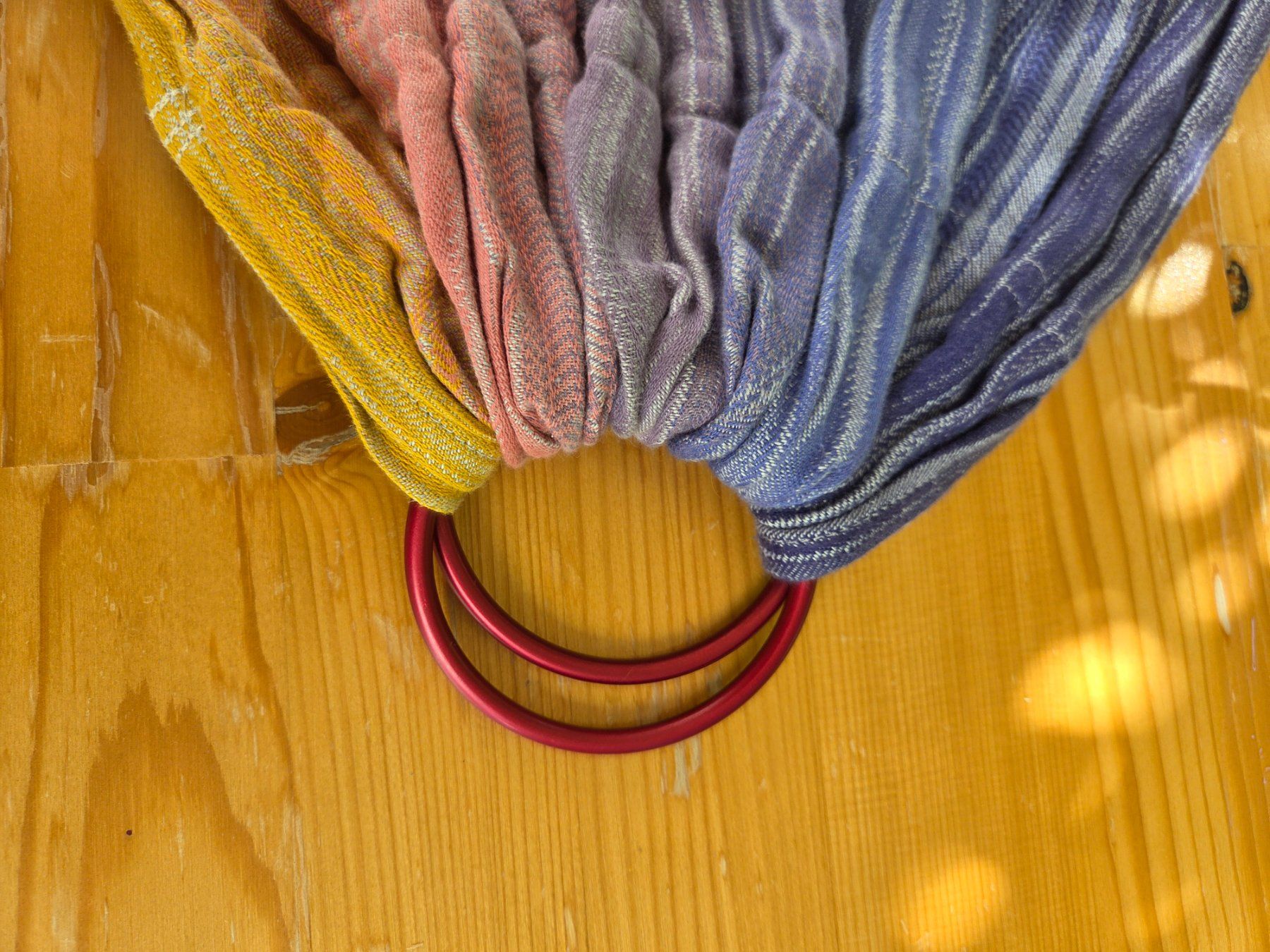 Porte-bébés ventraux & dorsaux: Ringsling von Oscha, Regenbogenfarben, 2m – D'occasion à Murten par elmex42 1