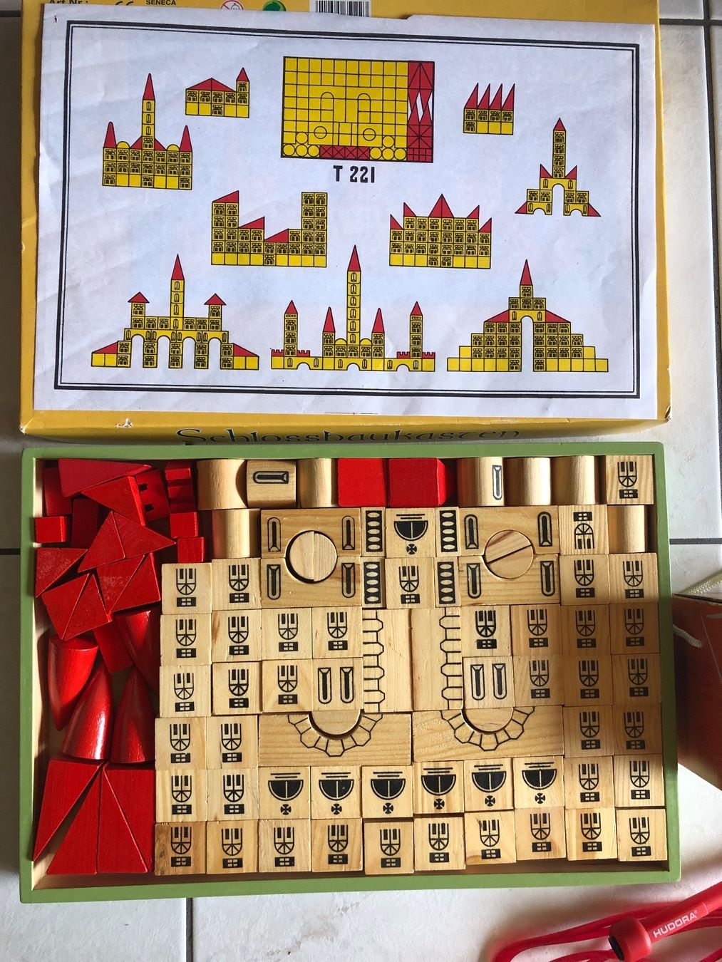 Giocattoli: Schlossbaukasten, Spielzeugset 3-teilig, – Usato da Hallwil venduto da Zoeizy 2