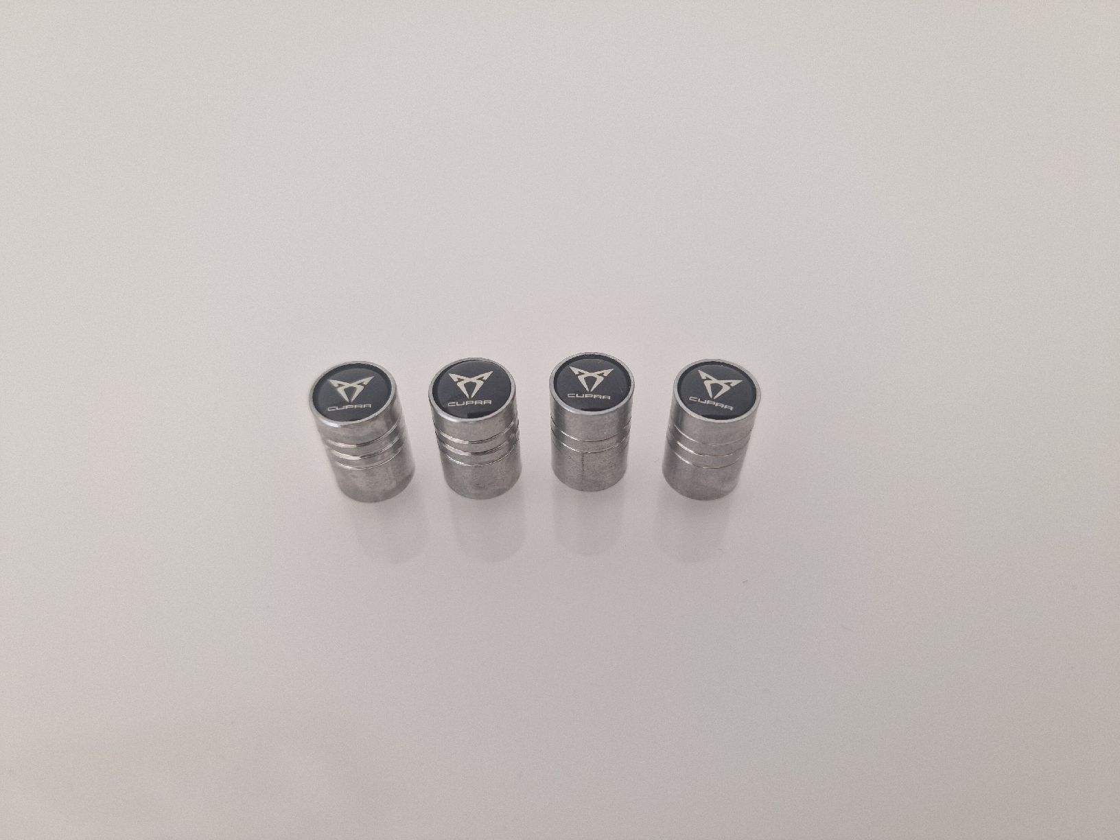Alle Autoersatzteile: Ventilkappen ( Cupra Logo) chrom – Neu und originalverpackt aus Sissach von