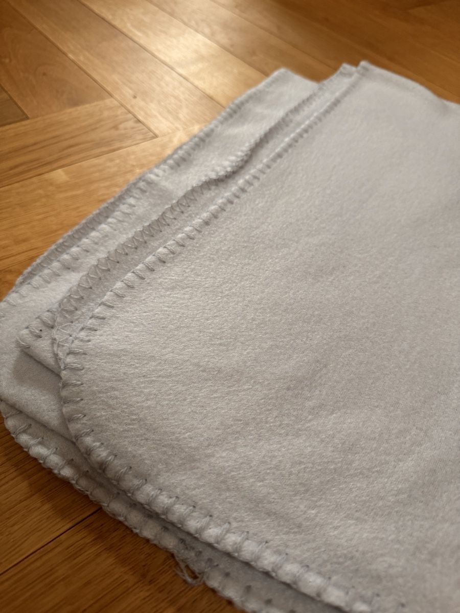 Coperte: Hellgraue / weisse Kuscheldecke – Nuovo (secondo la descrizione) da Richterswil venduto da Manu55555 1