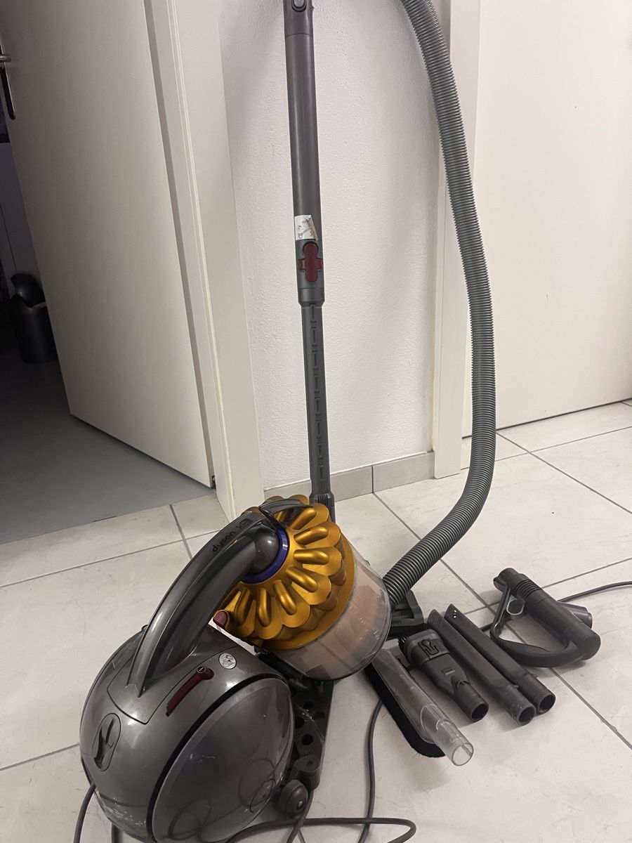 Dyson Aspirateurs & Accessoires: Dyson Staubsauger – D'occasion à Heitenried par Rose510