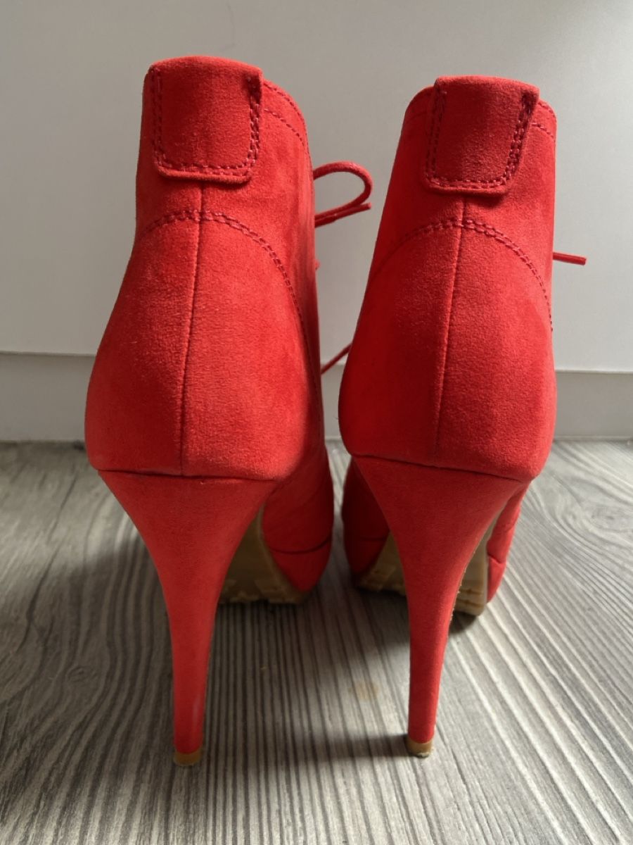Damenschuhe: Stiefeletten rot Bullboxer Grösse 38 – Gebraucht aus Sirnach von SpeedyGT 2