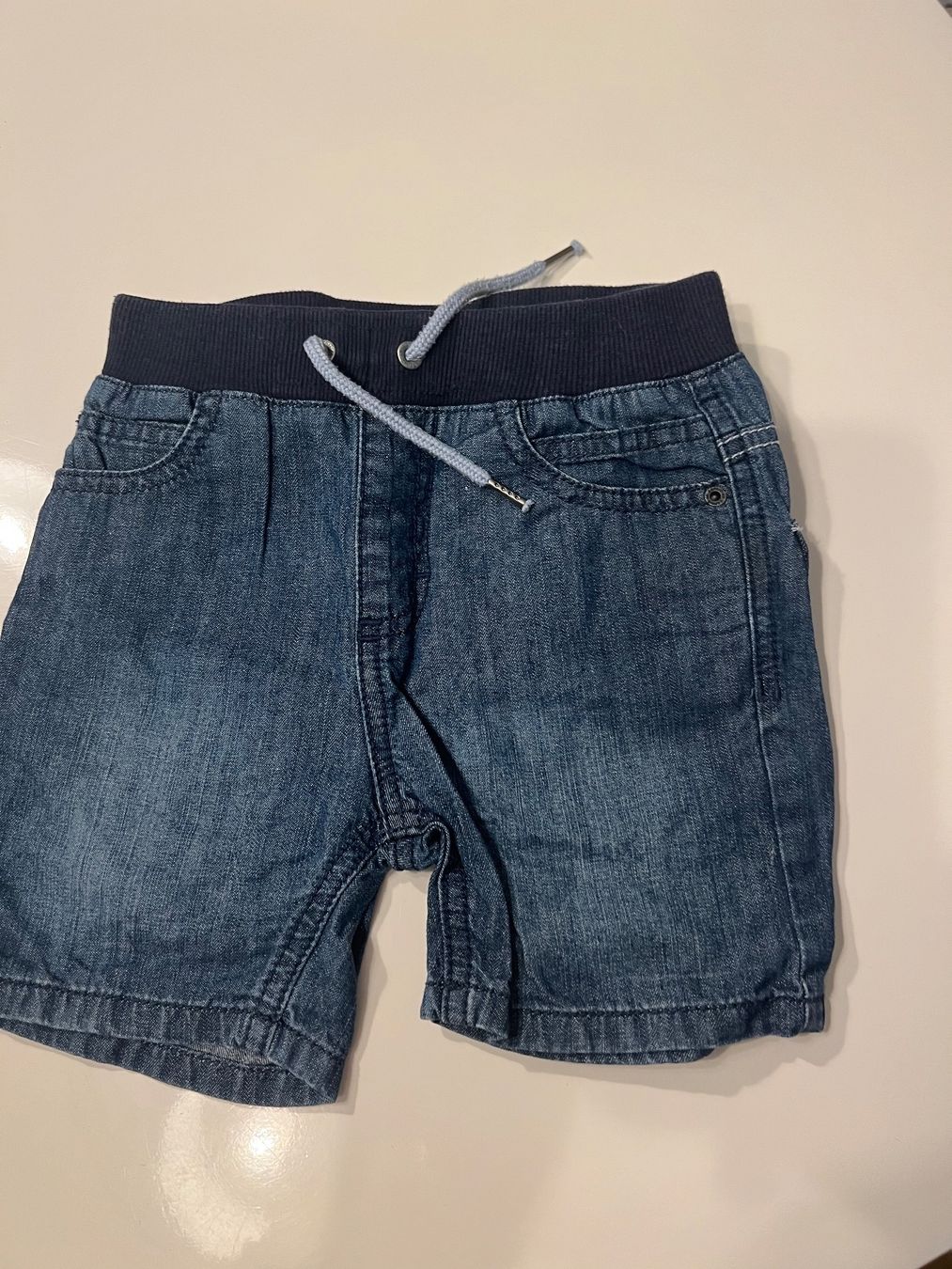 Esprit Pantaloni: ESPRIT JEANSSHORTS NEUWERTIG GR 92 – Usato da Basel venduto da theo-g77