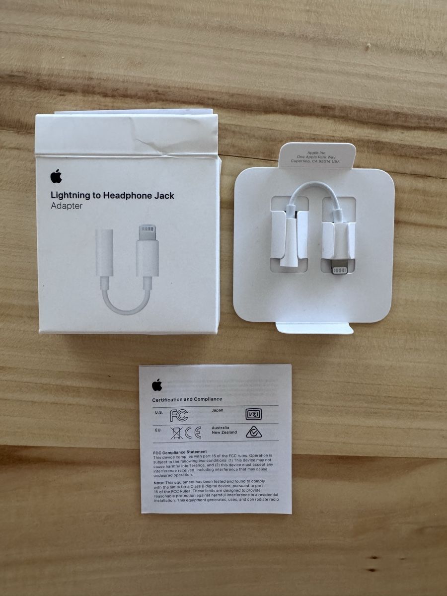 Apple Laufwerke & Adapter: Apple Lightning to 3.5mm Headphone Jack Adapter NEU – Neu (gemäss Beschreibung) aus Bülach von icebelt 2