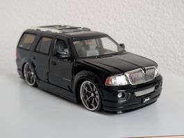 Jada Toys Dub City – Lincoln Navigator – 1:24 – detailliert