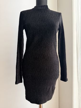 H&M Divided Kleid schwarz Gr. S – rückenfrei, Langarm