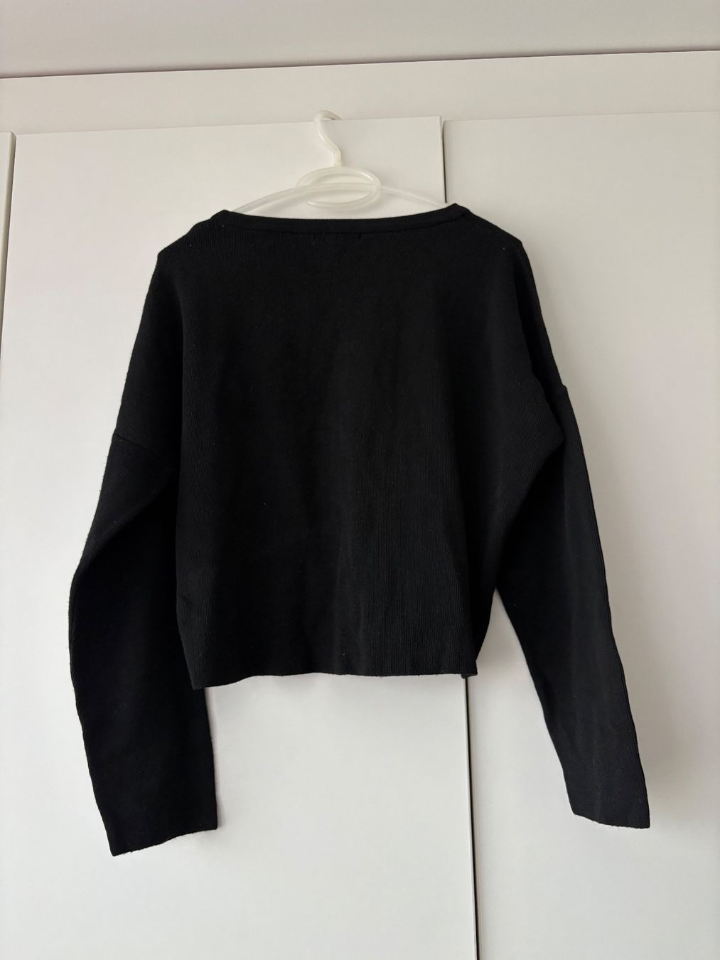 Mango Maglioni & Felpe: Pull noir court, manches longues, idéal automne – Usato da Montreux venduto da m.mlkstn 3