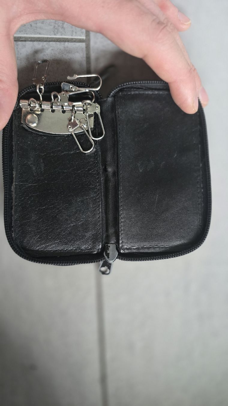 Sonstige Kleidung & Accessoires: Echtes Rochenleder‑Schlüssel‑Etui – edel & robust – Gebraucht aus Untersiggenthal von JayRoguehand 2