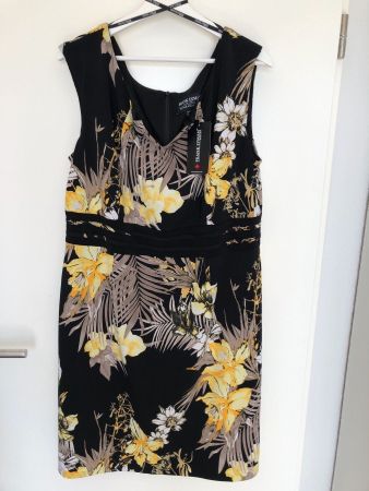 Kleid Sommerkleid eng anliegend