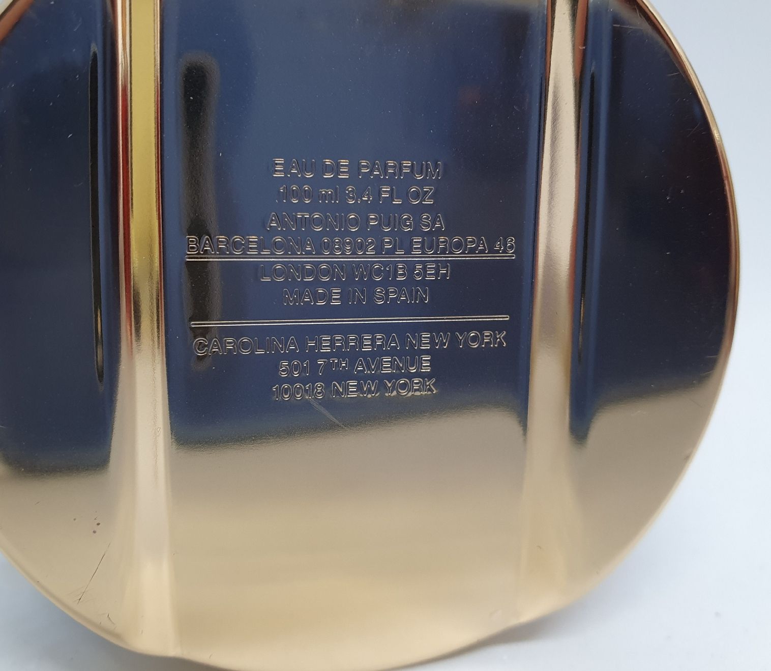 Carolina Herrera Profumi & Eau de Toilette: 2 ml OUD COUTURE CAROLINA HERRERA ABFÜLLUNG – Nuovo (secondo la descrizione) da St. Gallen venduto da CaliSunshine 1