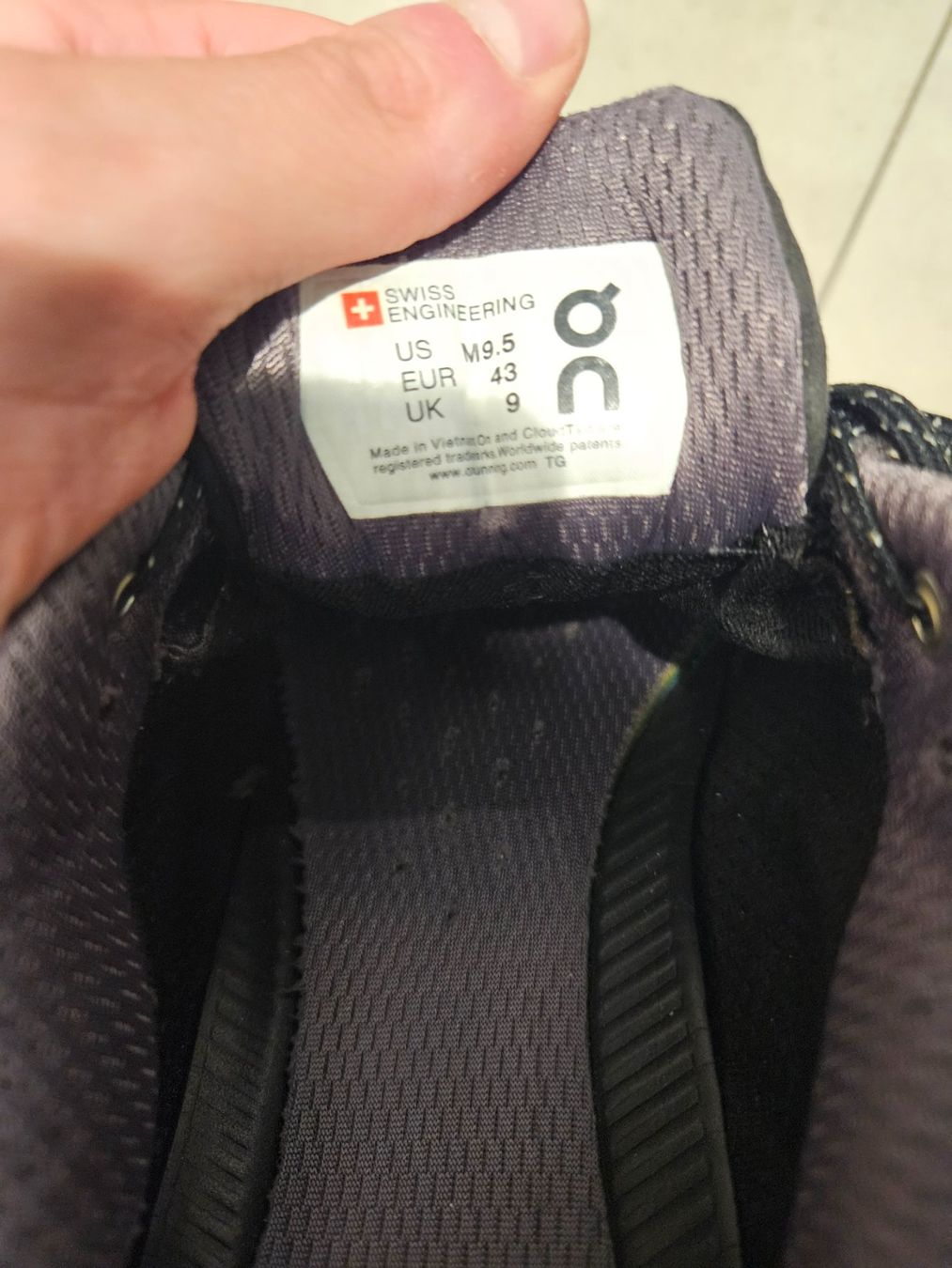On Scarpe da uomo: On Cloudcloud Waterproof - Schwarz - Grösse EU 43,5 – Usato da Lugano venduto da dan_2qsg 3