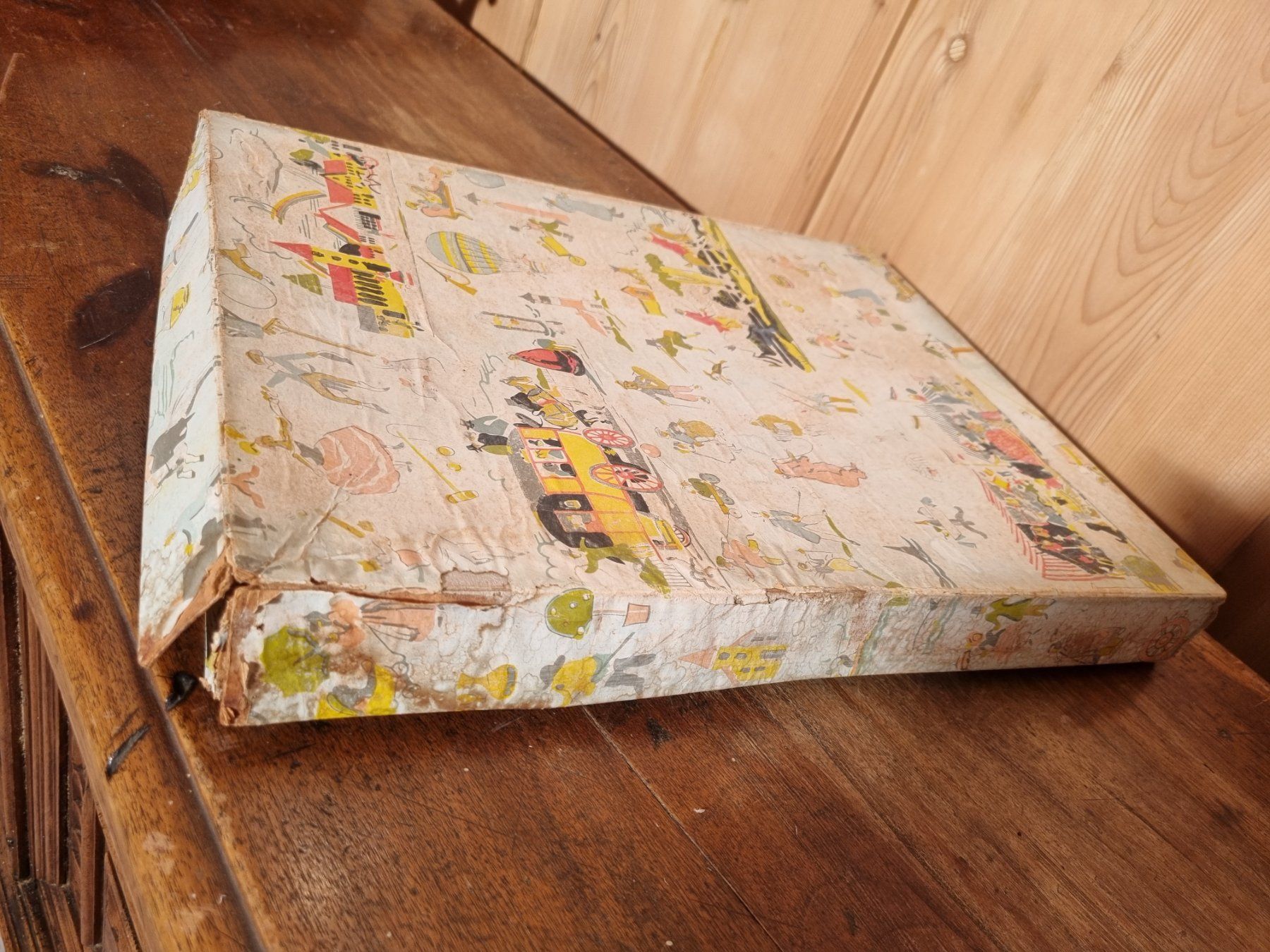Foto & Immagini: alte bemalte Kartonschachtel/Geschenksbox – Usato da Fürstenaubruck venduto da PizBeverin2018 2