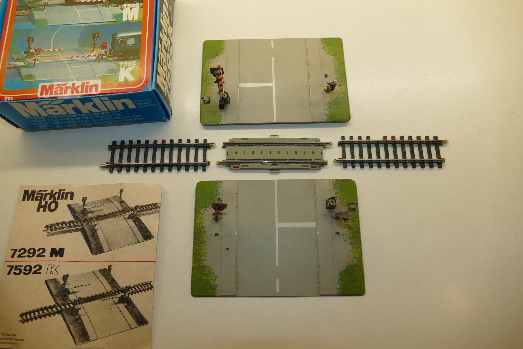 Märklin Modellini di ferrovie: Märklin H0: K-Bahnübergang mit Halbschranke – Difettoso da Niederhasli venduto da rail-duerst 1