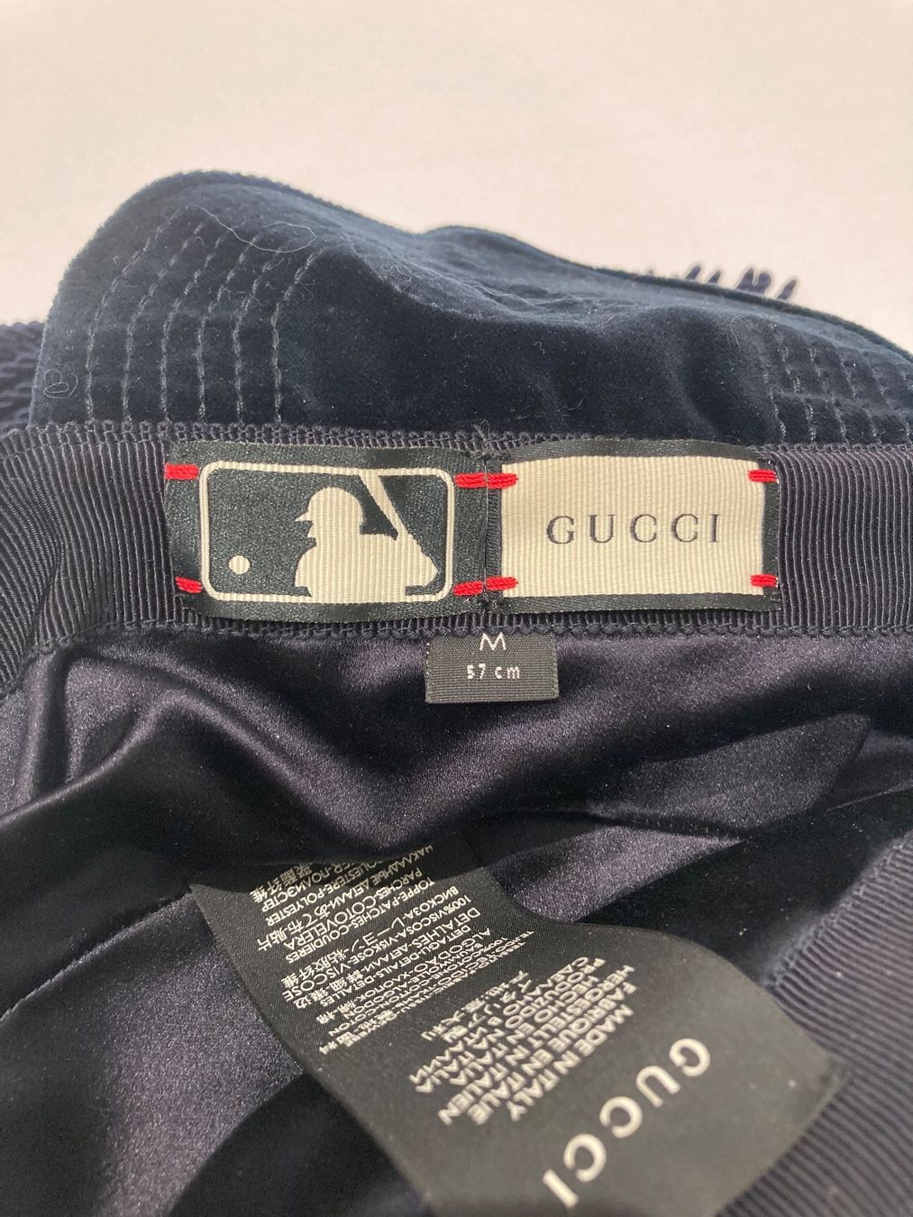Gucci Copricapi, berretti & cappellini: Gucci cappello in velluto BLU – Usato da Paradiso venduto da Kayakara 5
