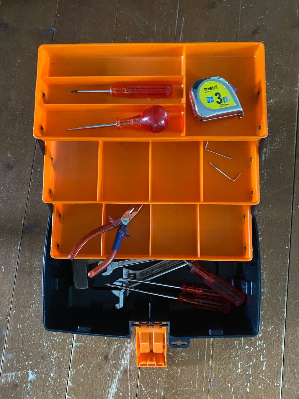 Alle Werkzeuge: Mein erster Werkzeugkoffer - Starter-Kit – Gebraucht aus Bern von Huglimat 3
