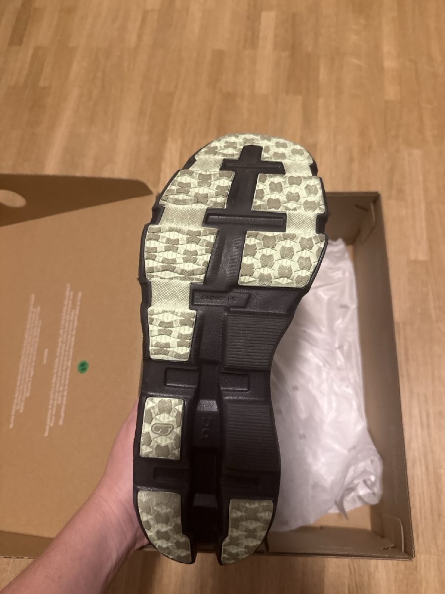 Chaussures femmes: On cloudmonster hyper  – D'occasion à Les Acacias par A.cicc 1