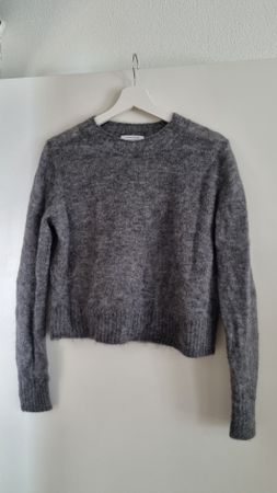 Grauer Mohair-Alpaka-Pullover