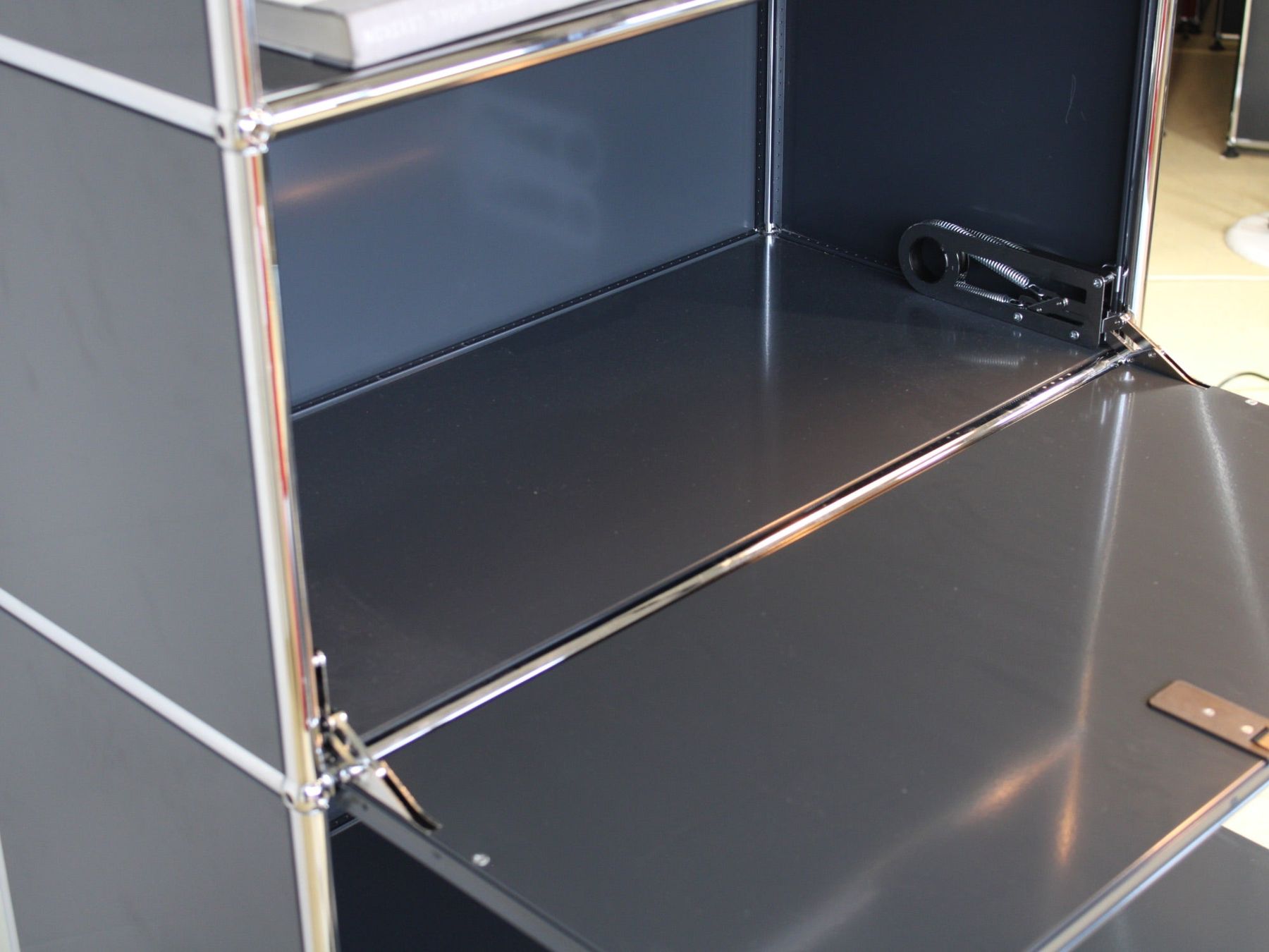 USM Scaffali: USM Haller Highboard | Anthrazitgrau | Neuwertig – Usato da Meinisberg venduto da atelier_TILIJA 7