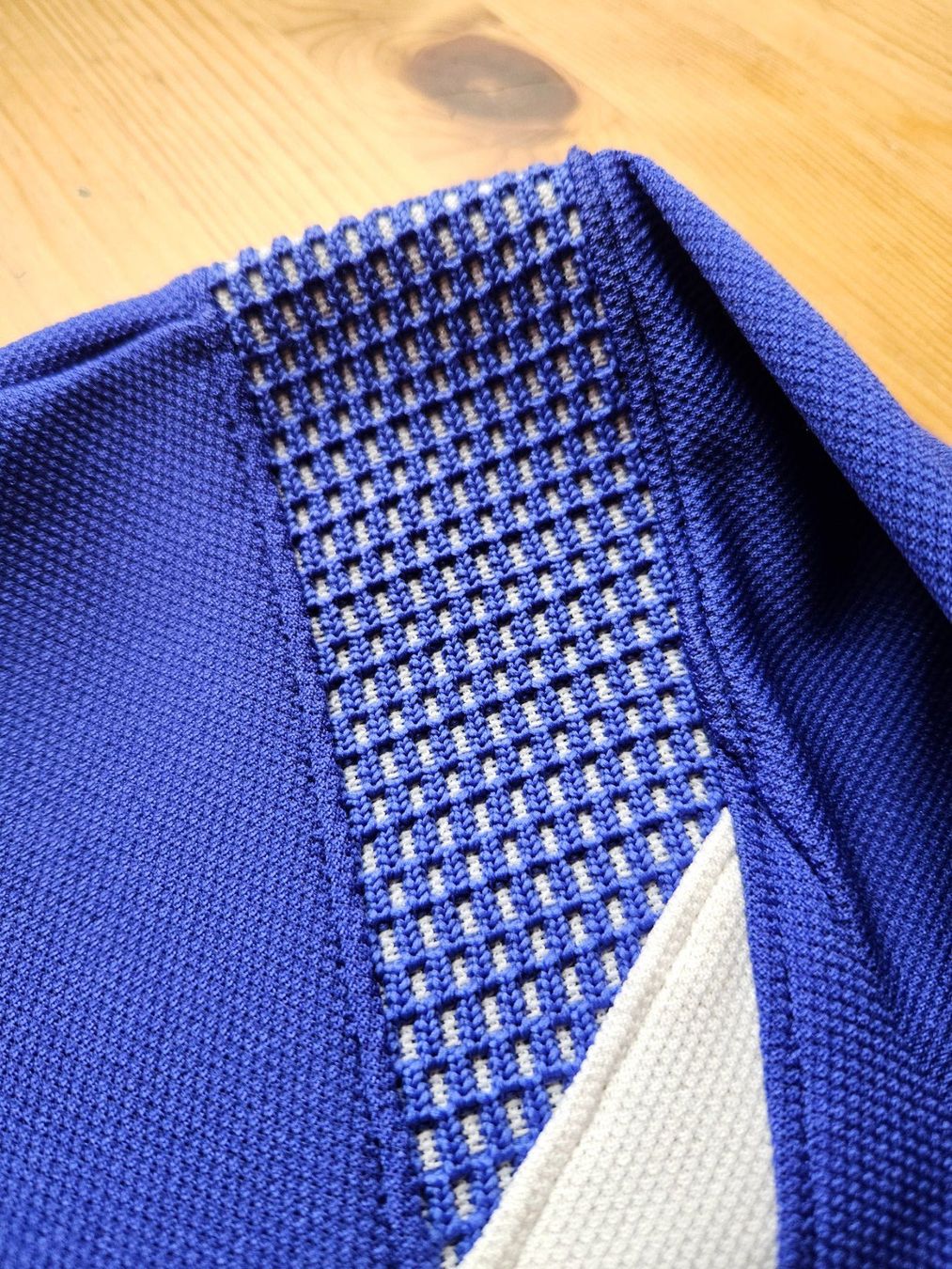 Adidas Giacche: Jacke adidas X Descente Grösse M retro Pullover – Usato da Hägglingen venduto da United-Village-Trade 3
