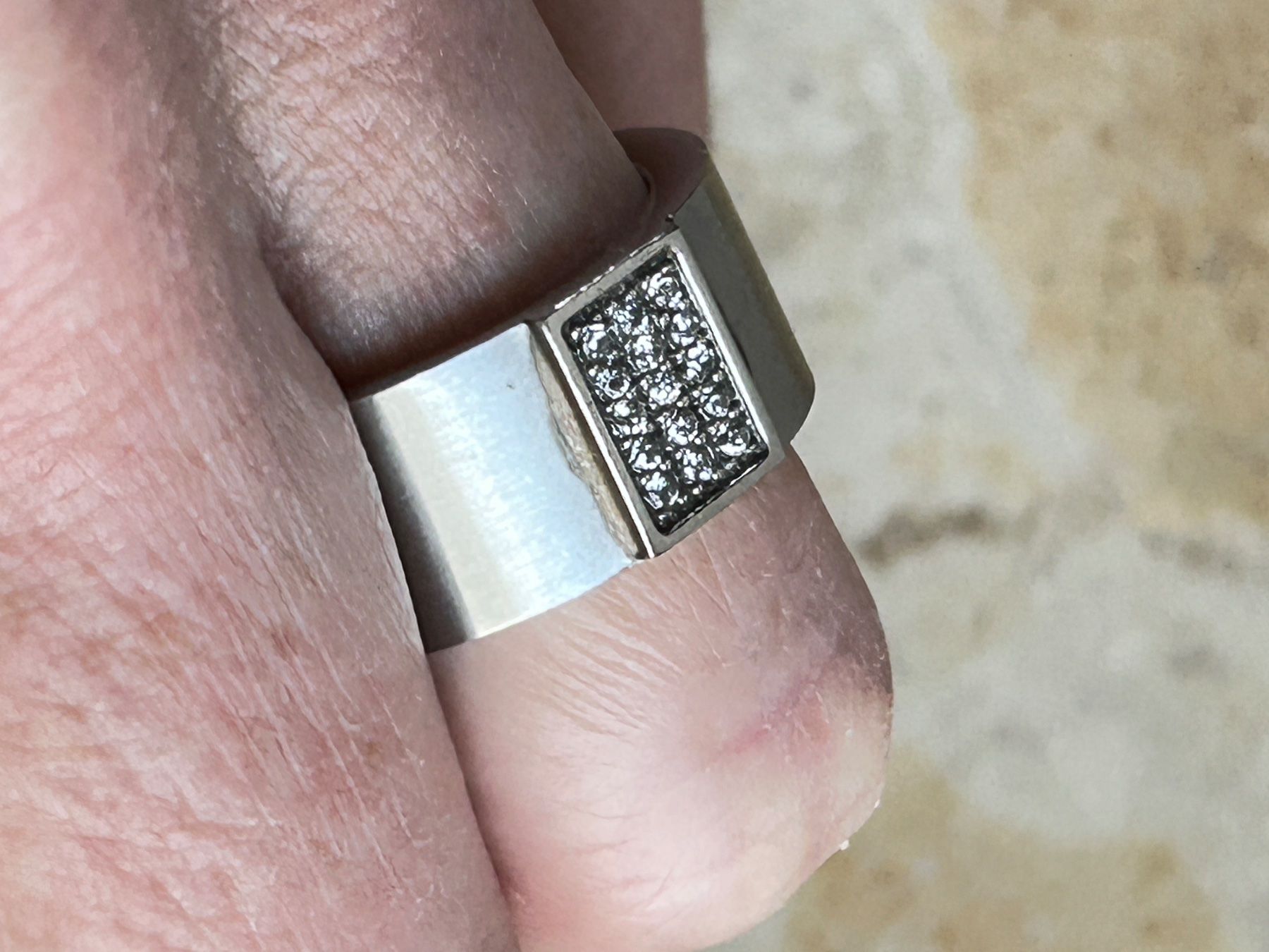 Anelli: Edelstahlring mit Zirkonia, Gr. 55.5 – Usato da Laufen venduto da Bellebellezza