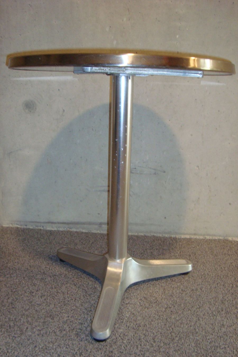 Tables: Tisch – D'occasion à Walzenhausen par Totenkopf0