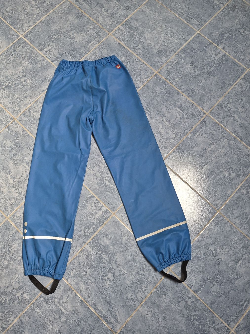 Pantaloni: kinder regenhose gr.152 – Usato da Oberbuchsiten venduto da selotius