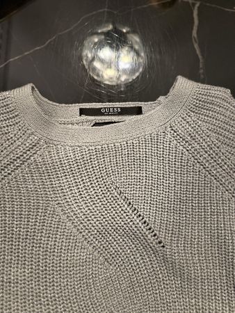 Guess Strickpullover, silber, Rückendetail, Gr. M, Neuwertig