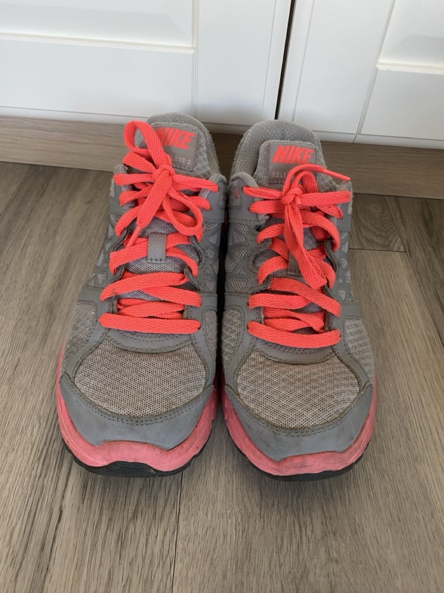 Scarpe da donna: Nike running shoes, size 39 – Usato da Schlieren venduto da tug_568r