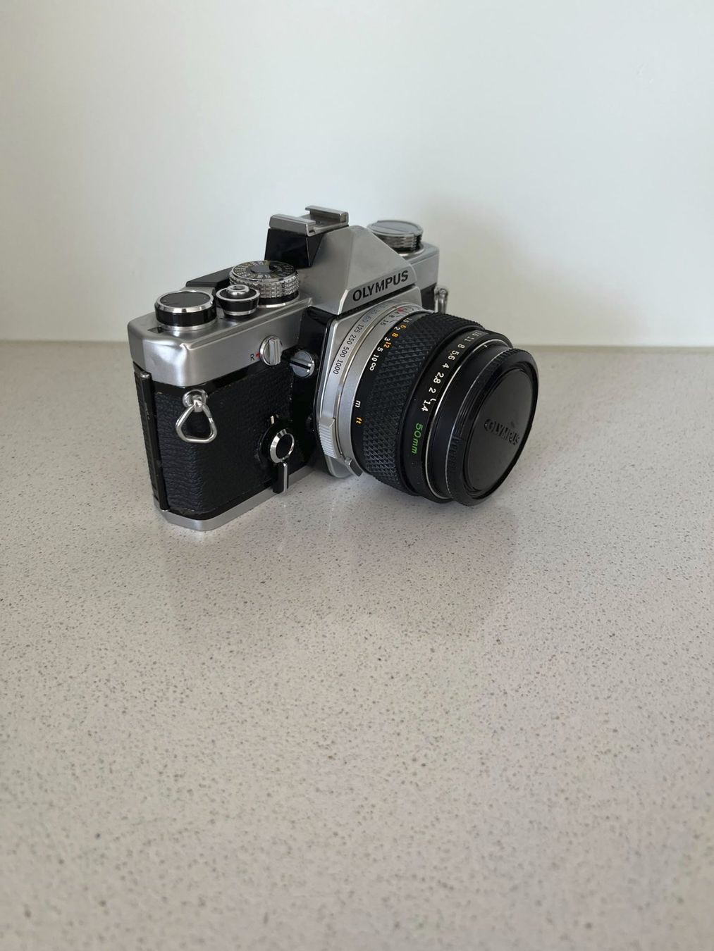 Olympus Fotocamera: Olympus OM-1 argentique avec 5 objectifs Zuiko – Usato da Sugiez venduto da pac_5swd 3